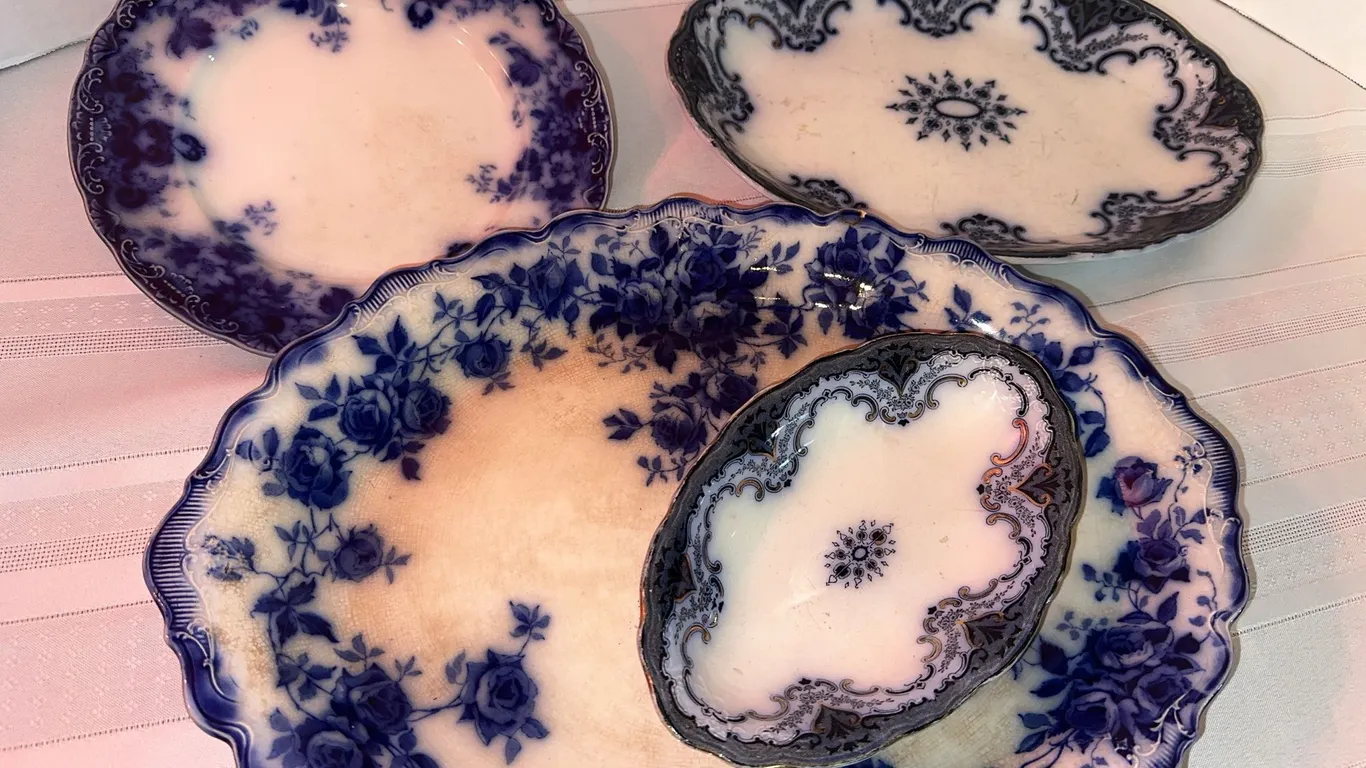 Flow blue China - MEAKIN serving