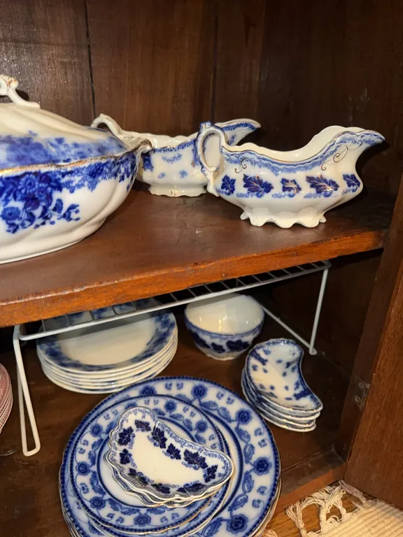 Flow blue China