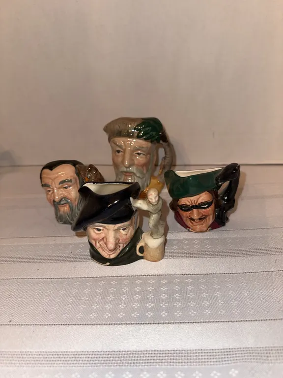 Royal DOULTON – Toby mugs