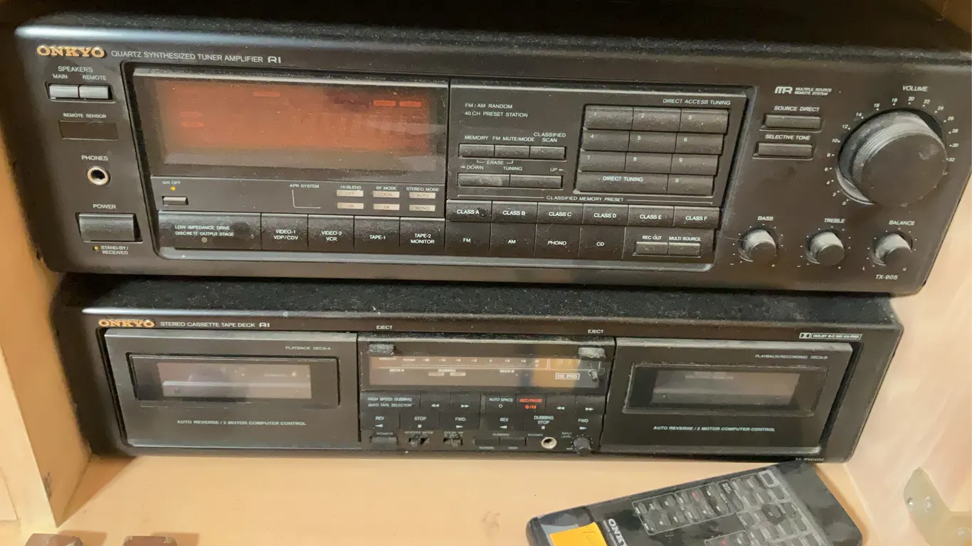 Onkyo Quartz, Synthesized Tuner Amplifier/Onkyo Stereo Cassette Tape Deck & Advent Speakers