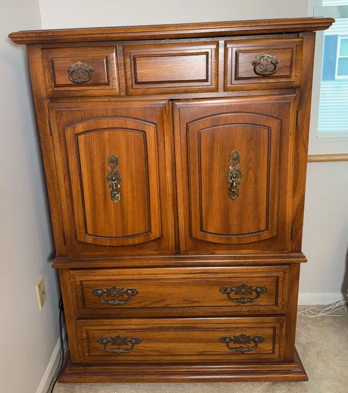 Broyhill Chest of Drawers