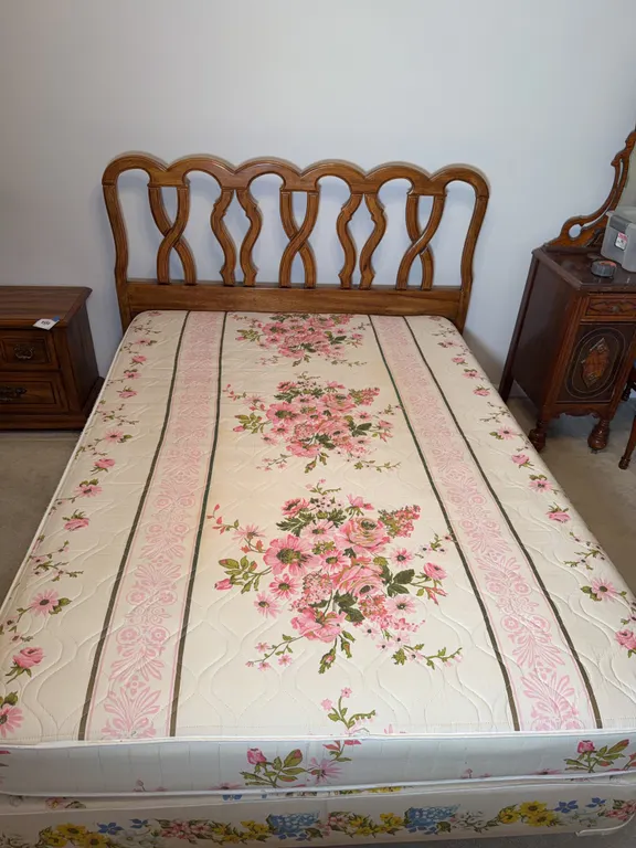 Full-Size Bed with Decorative Wooden Headboard, Mattress & Box Spring