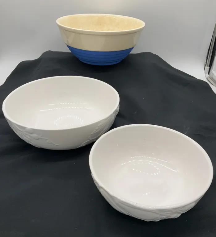 Vintage Blue & Cream Universal Potteries Stoneware Bowl & 2 White Decorative Bowls