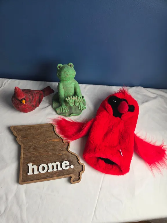 Decor frog, cardinal