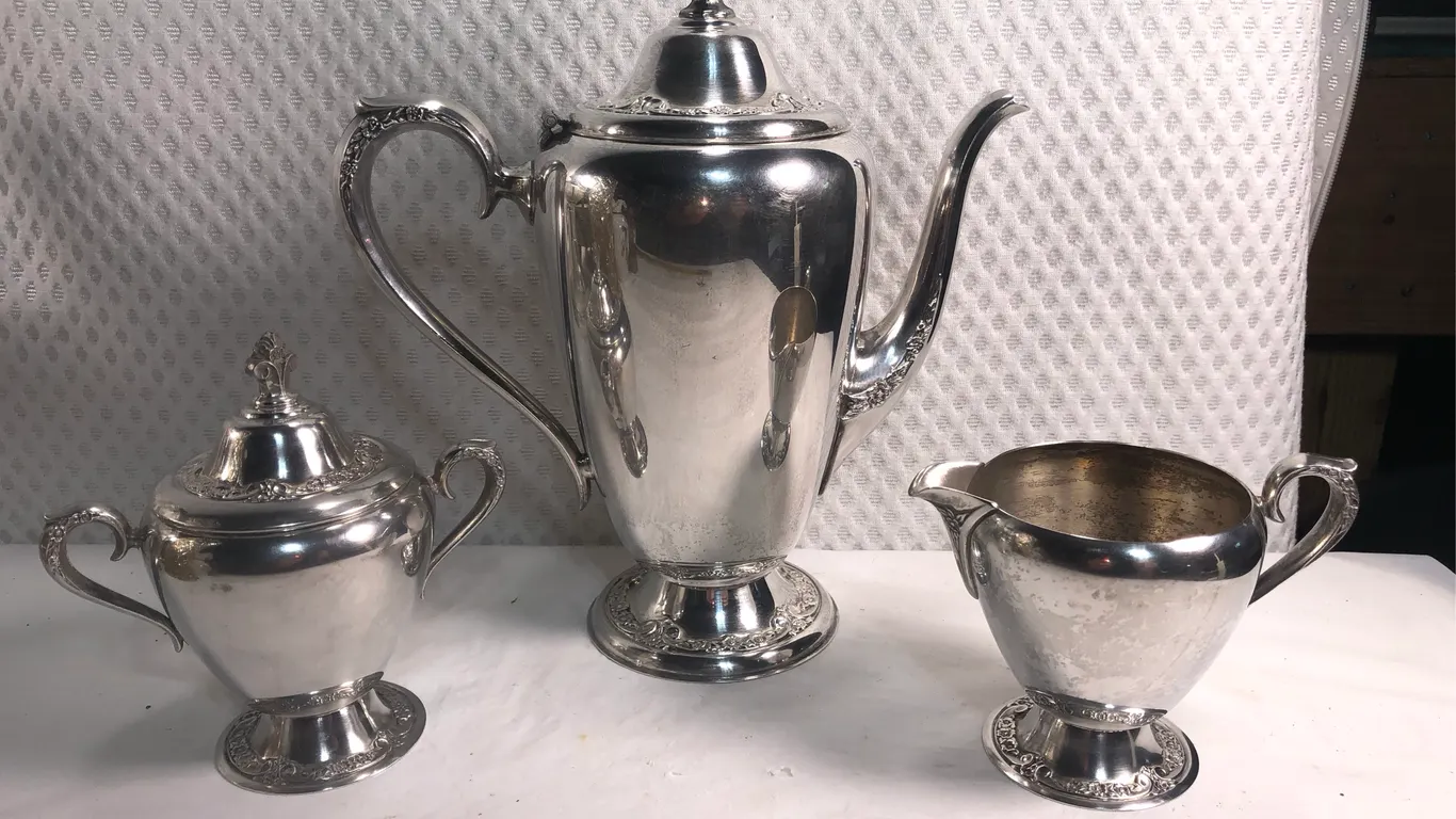 Beautiful Vintage Rogers Brothers Silver Plate Teapot, Sugar Bowl and Creamer