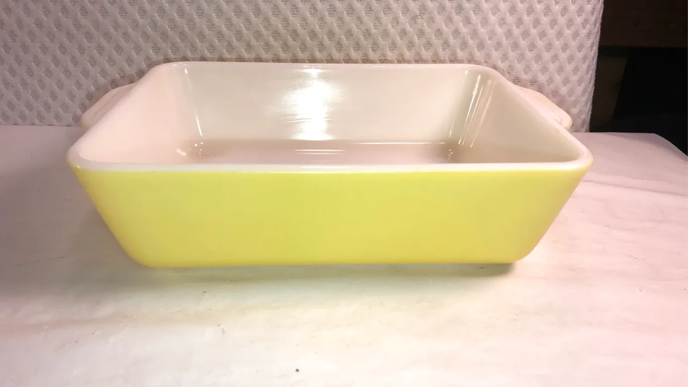 Pyrex #11 Casserole Dish
