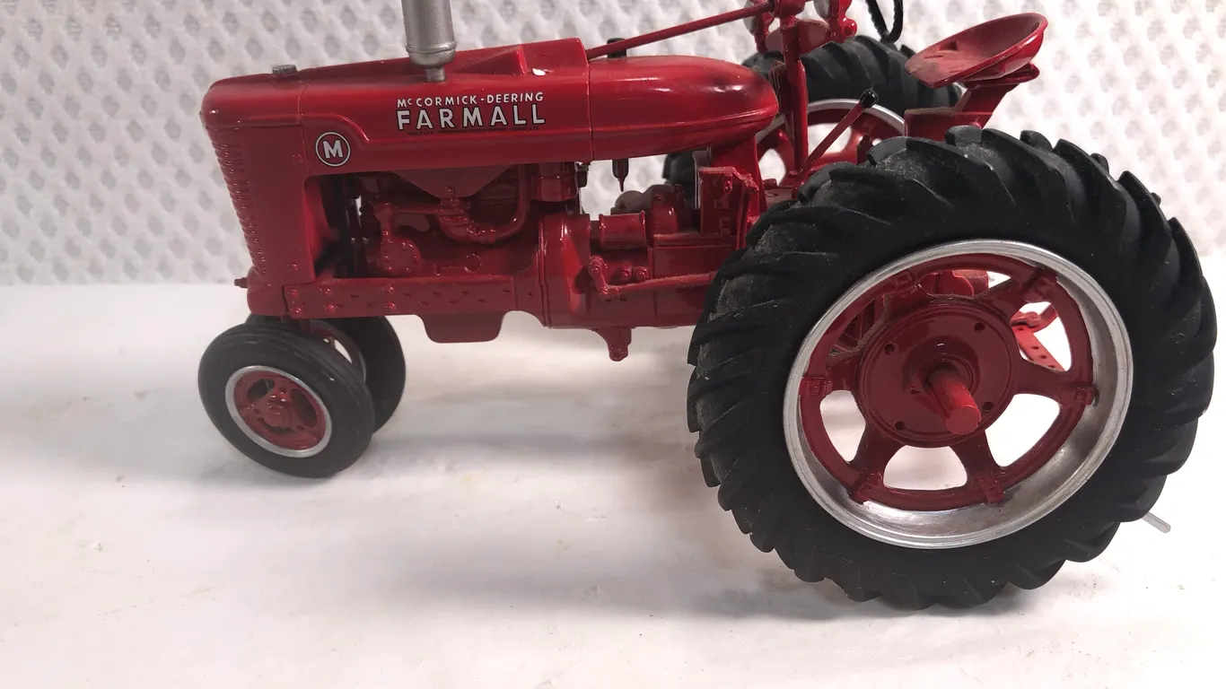 McCormick-Deering Farmall M Diecast 1/16 Scale Tractor by ERTL