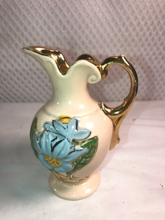 Hull Art Pottery