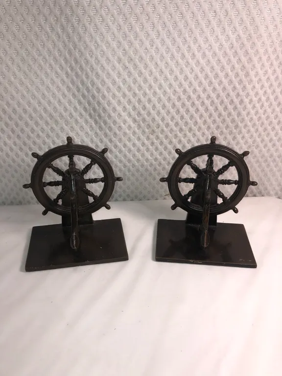 Cast Metal Ships Wheel and Anchor Bookends