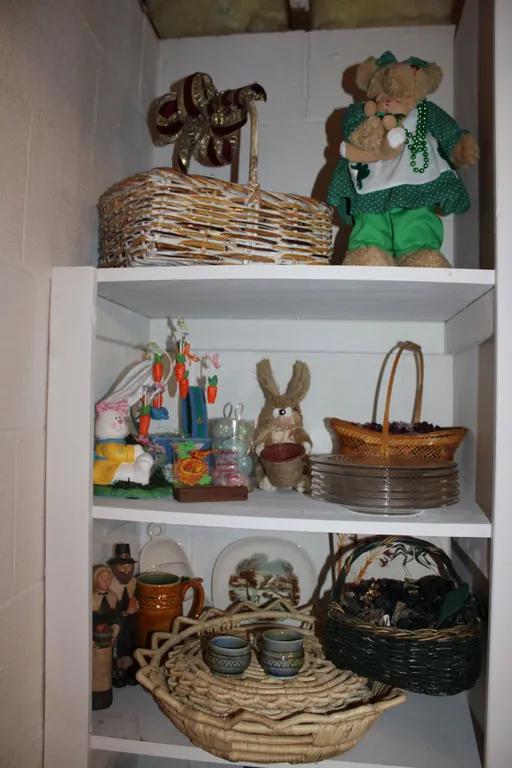 Holiday Décor & Baskets