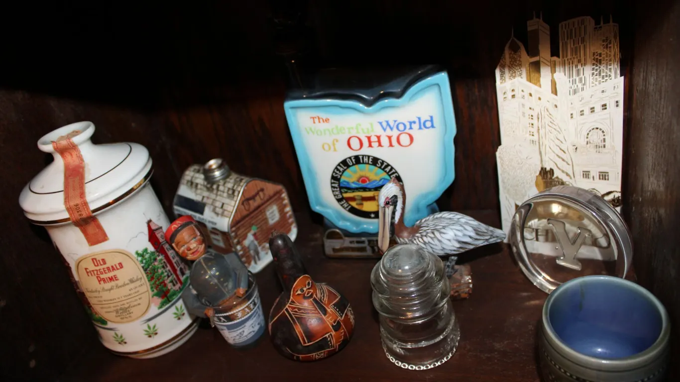 Souvenirs & Collectibles
