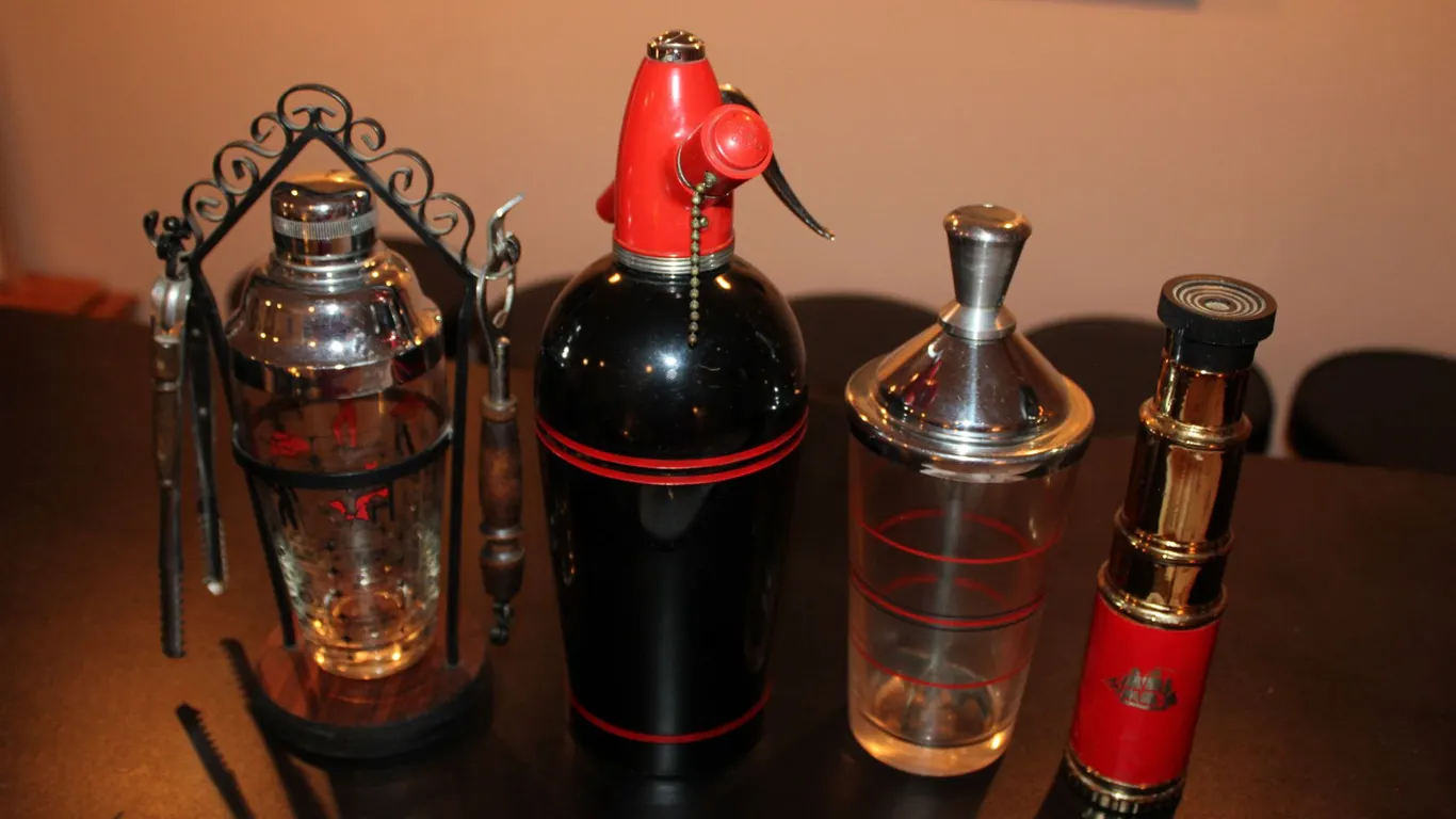 Cocktail Shakers & Barware