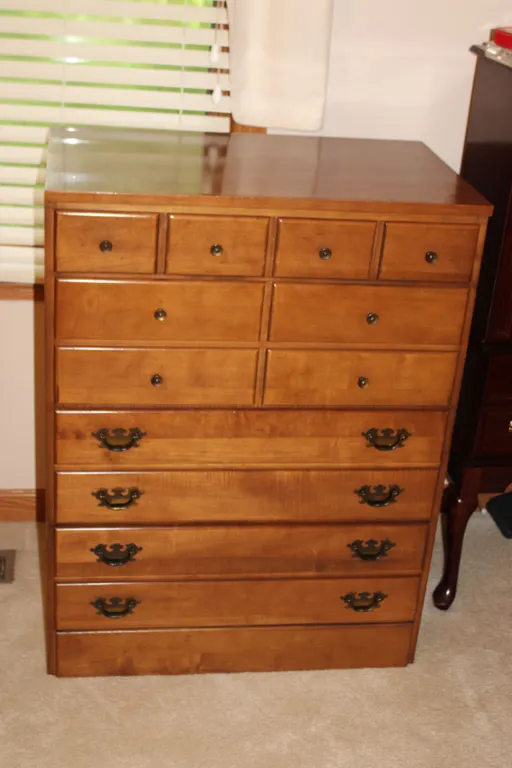 Hungerford Colonial Maple Chest Of Drawers