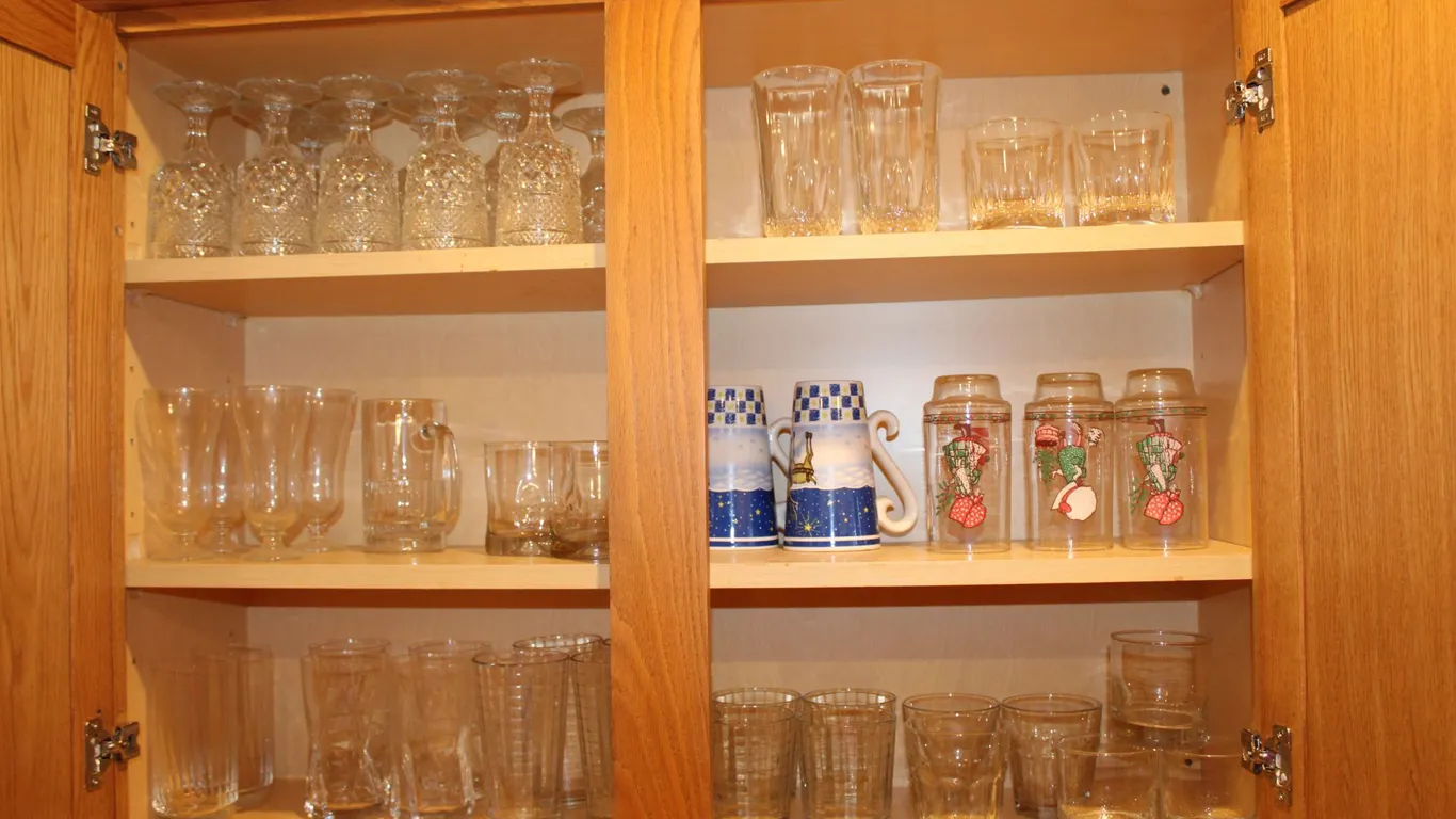 Drinking Glasses & Mugs