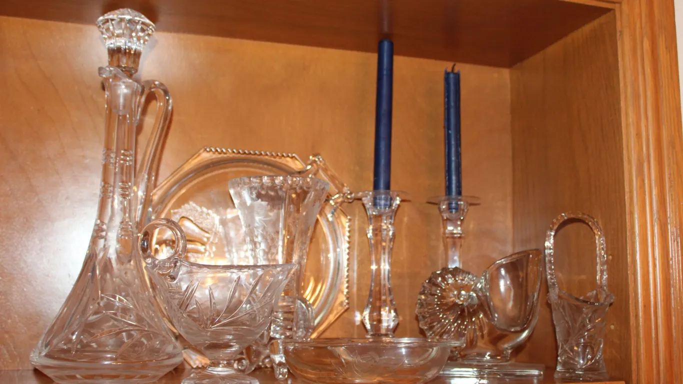 Crystal Serving Pieces & Décor