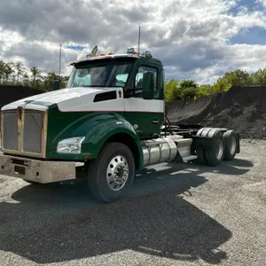 2020 KENWORTH T880 TANDEM AXLE DAY CAB TRUCK TRACTOR VIN: 1XKZD40X7LJ432362