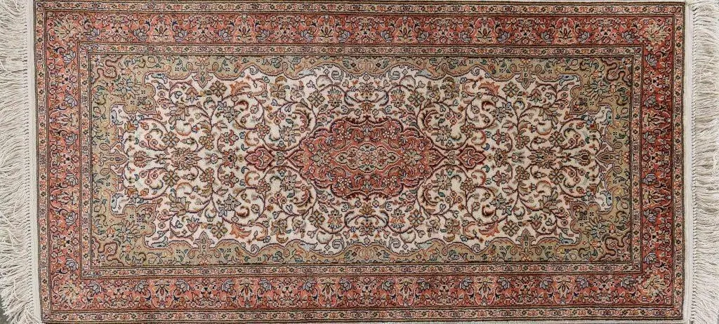 TRADITIONAL HAND KNOTTED PERSIAN STYLE SILK RUG