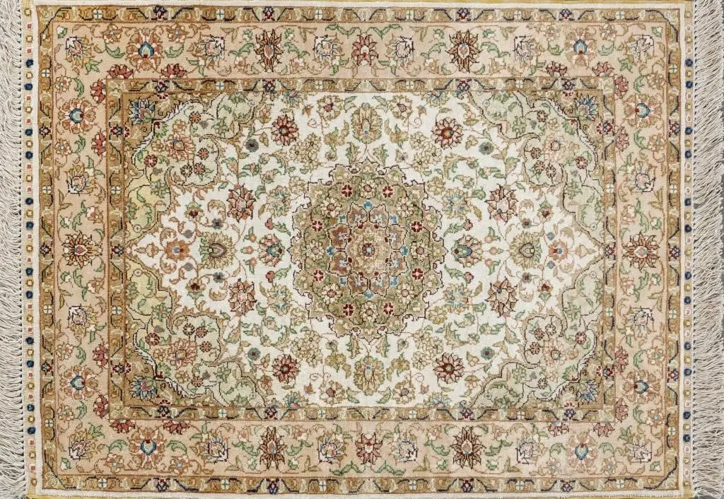 TRADITIONAL HAND KNOTTED PERSIAN STYLE SILK RUG