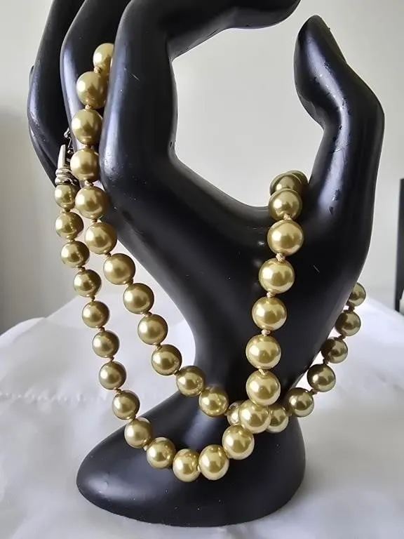 Vintage Gold tone String of Pearls