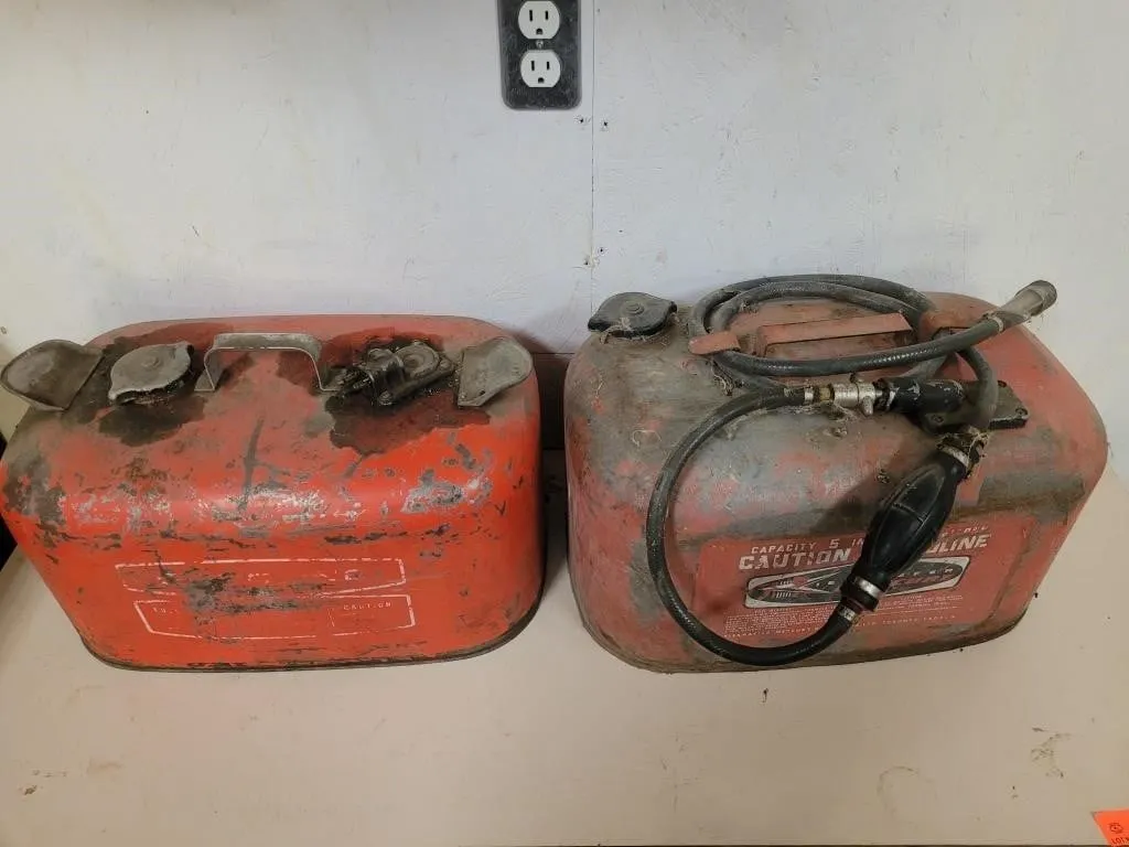 2 Metal 5 Gallon Boat Tanks