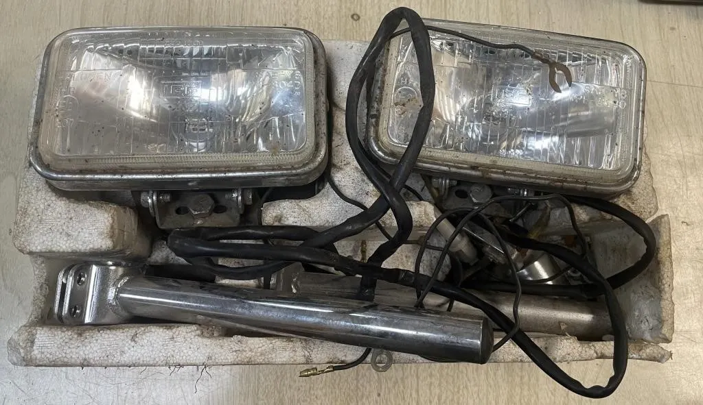 Motorcycle/auxiliary headlights with connecting