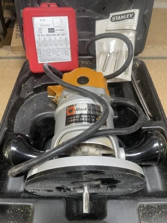 Black & Decker Deluxe Router. 5A. Comes with two