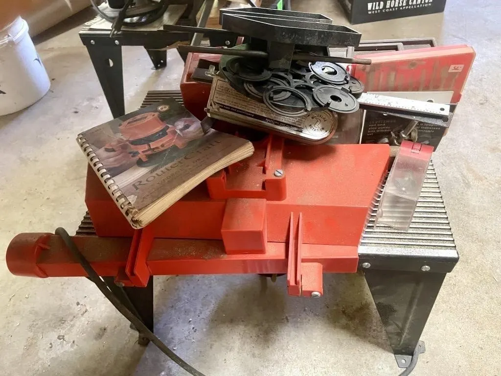 Sears Craftsman router table with bit set sand a