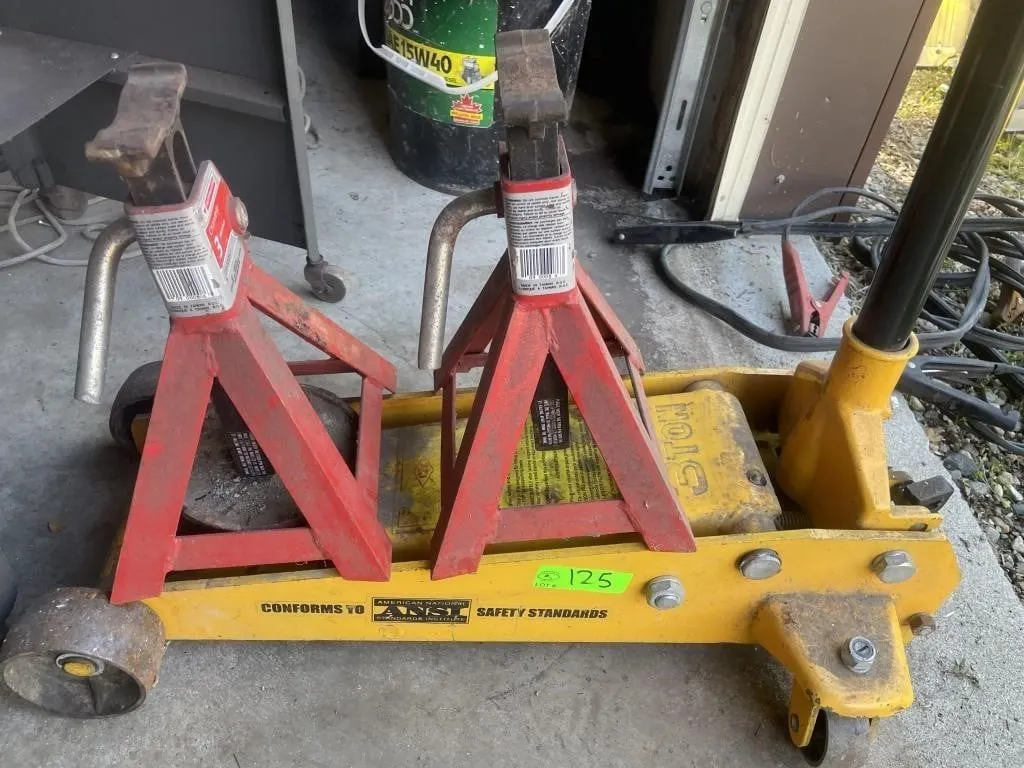 ITC 3-ton hydraulic floor jack. Comes with two