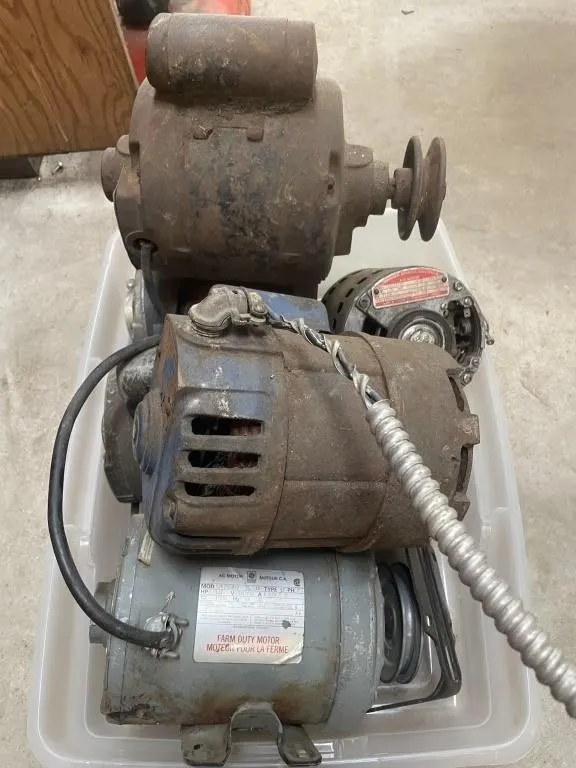 Six electric motors. All turn freely.