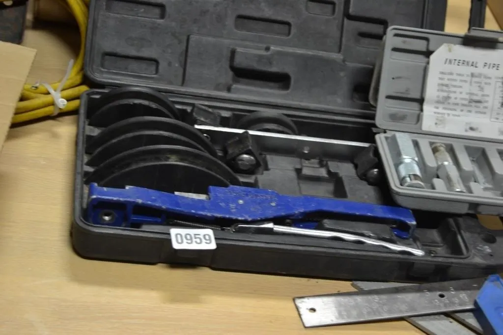Accessories for bending pipes