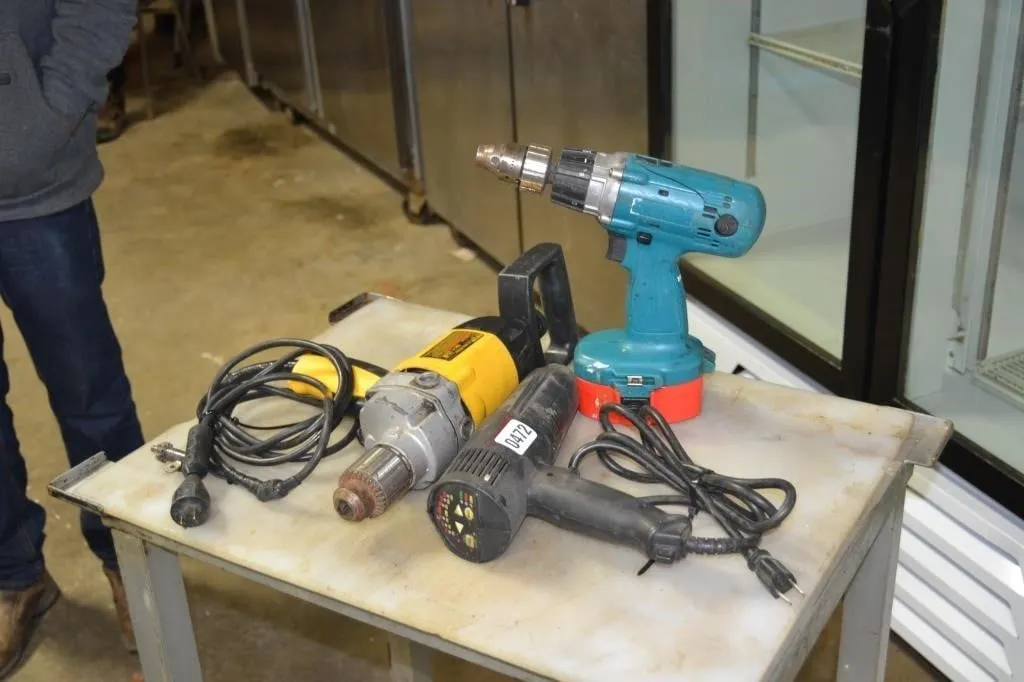 Cordless Makita drill & corded heat gun -1 Dewalt