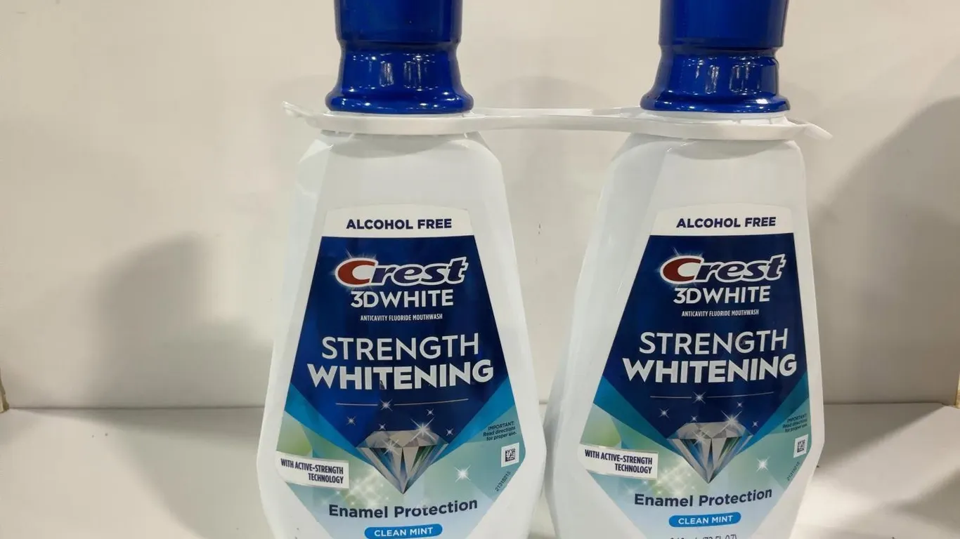 Crest 3D White Strength Mouthwash 946ml 2pk