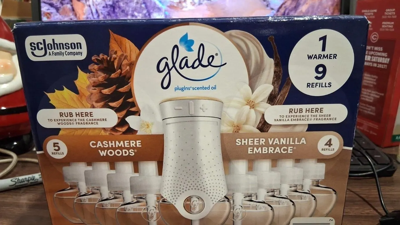 Glade PlugIns Scented Oil Cashmere Woods 10-Piece