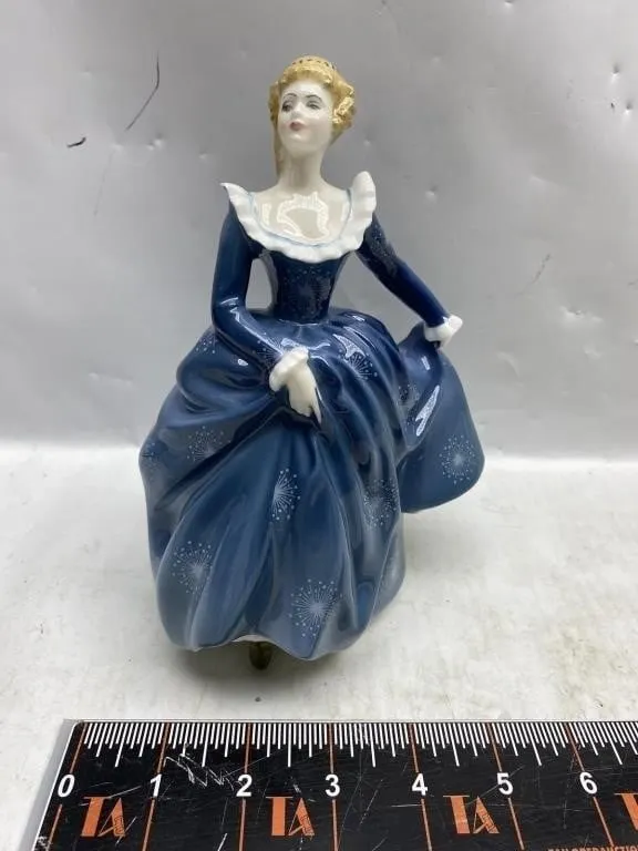 Royal Doulton 'Fragrance' HN 2334 figurine