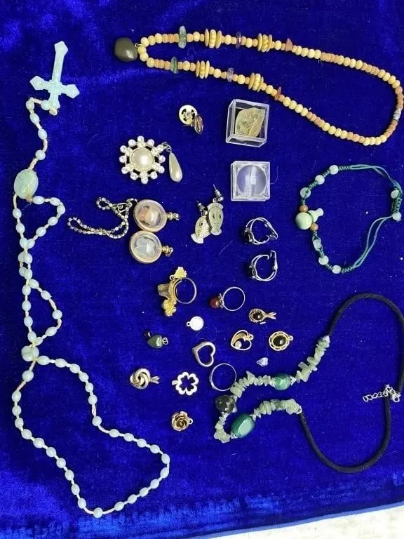 Costume Jewelry Lot: Necklaces, Rings, Charms