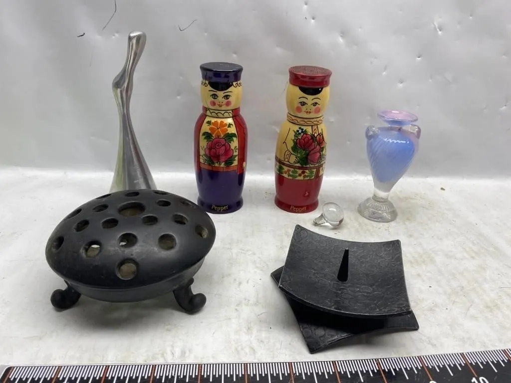 Mixed Decor Lot: Vase, Figures, Trinket Dishes