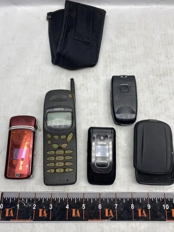 Vintage Cell Phones Lot - Nokia, Motorola, Samsung