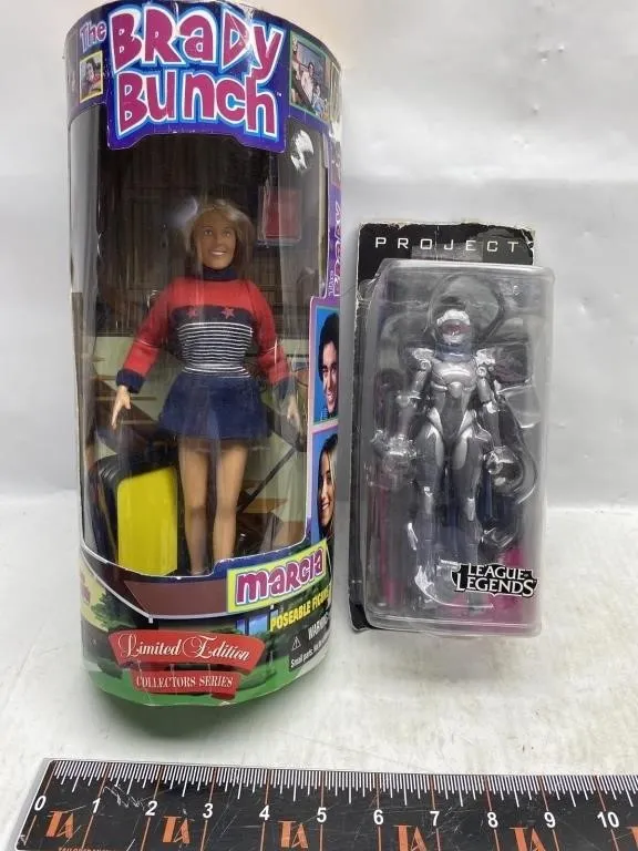 Brady Bunch Marcia Doll & League of Legends Figure