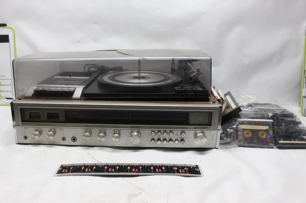 Lloyd's Turntable/Receiver R756 with Cassette Lot