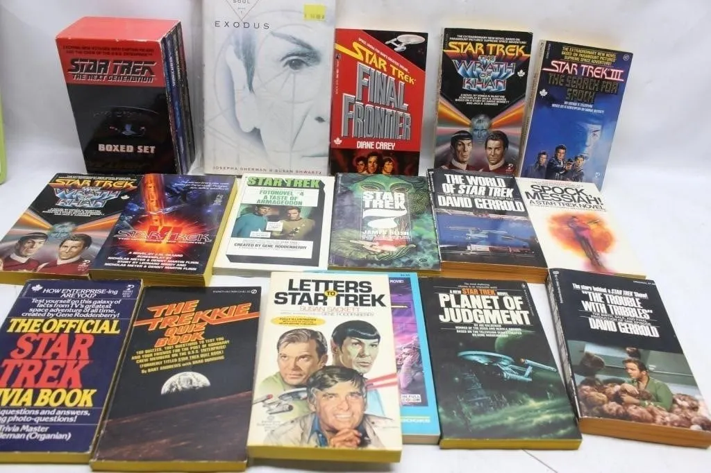 Star Trek Paperback Book Collection (18 books)
