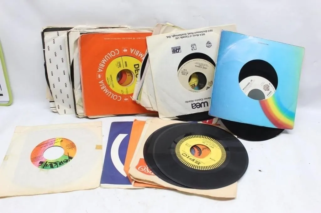 Lot of vintage 45 RPM vinyl records (multiple
