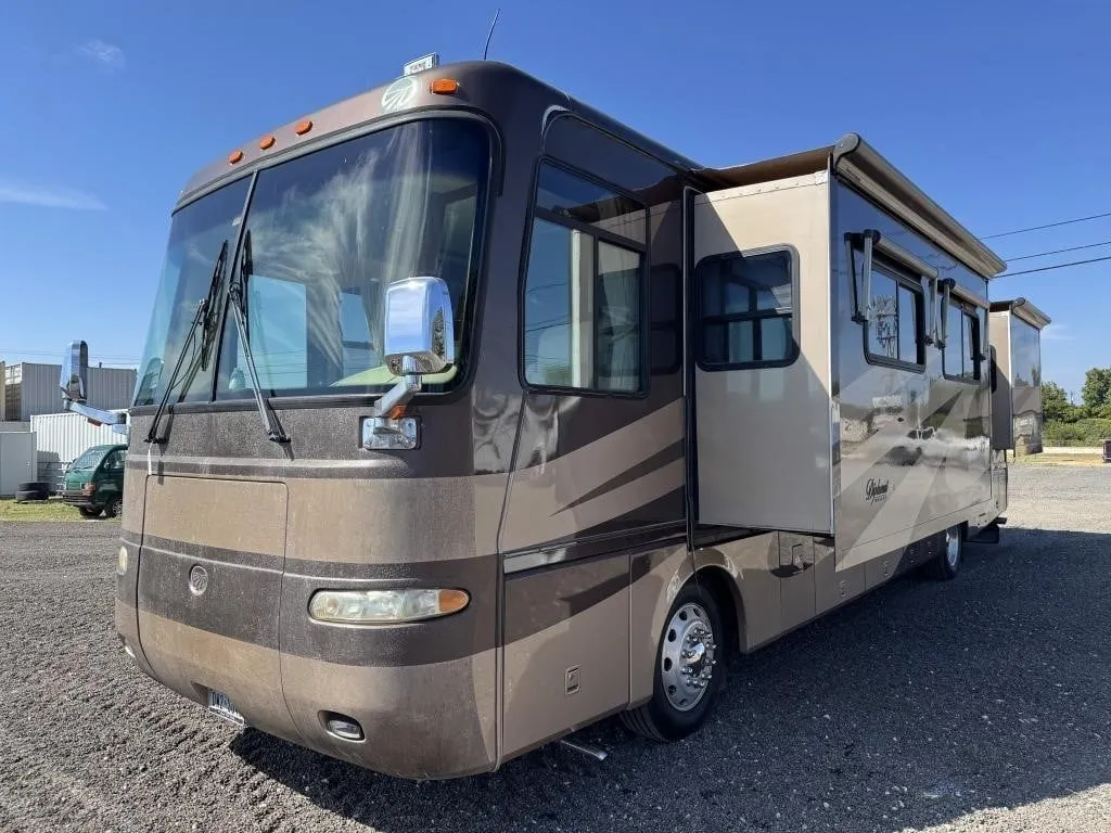 2004 Monaco Diplomat. Only 55k miles! Only 200