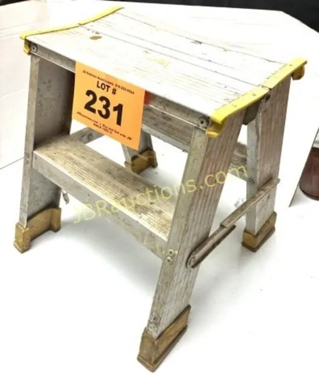 ROAD STOOL