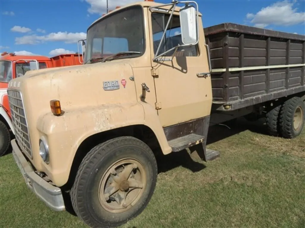 Ford 600 3-Ton Grain Truck (Circa 1976)