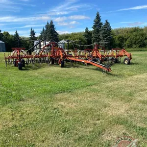 40’ Bourgault 8810 air seeder with Bourgault 2155 air cart