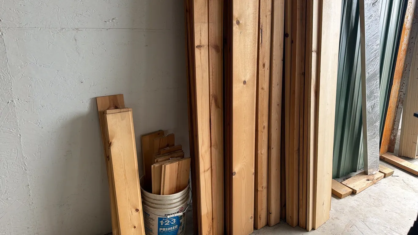 Large quantity of asssorted wood