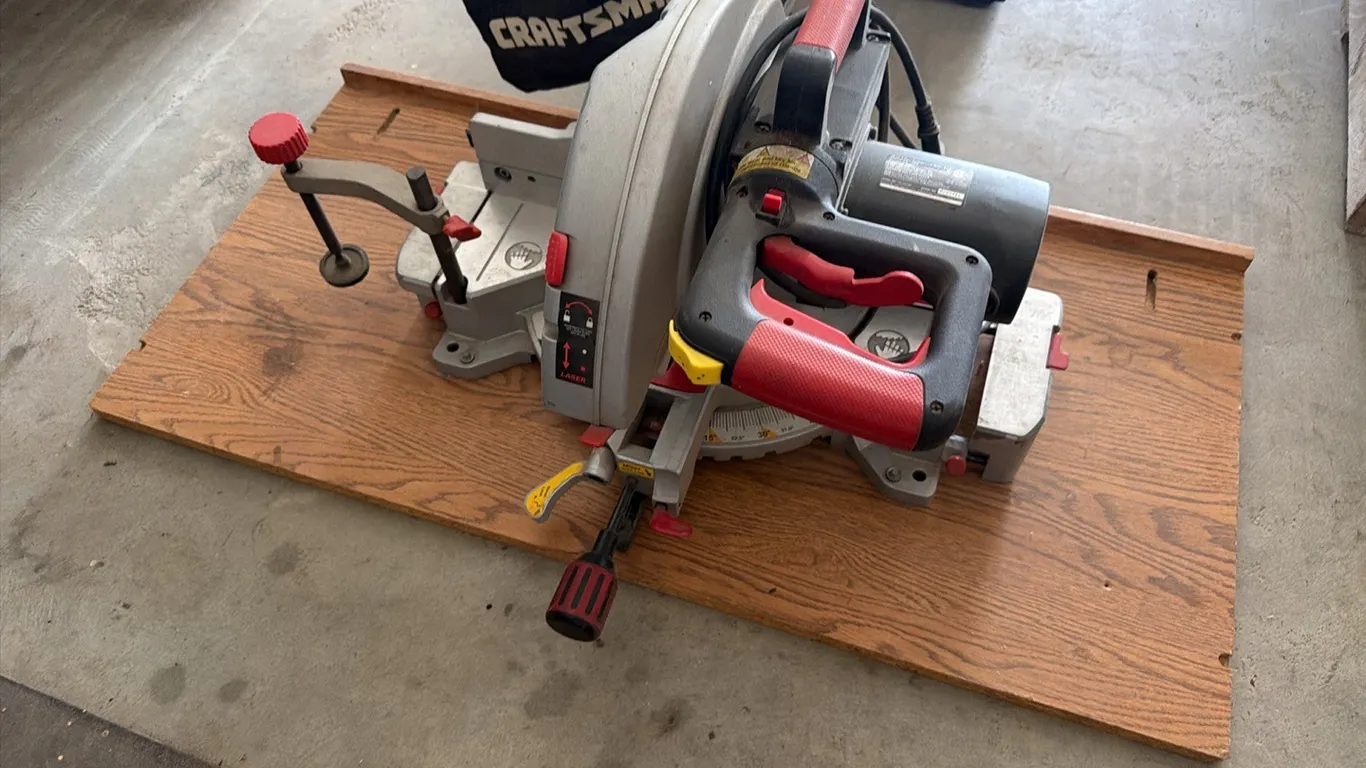 Craftsman 10" Laser compound miter saw