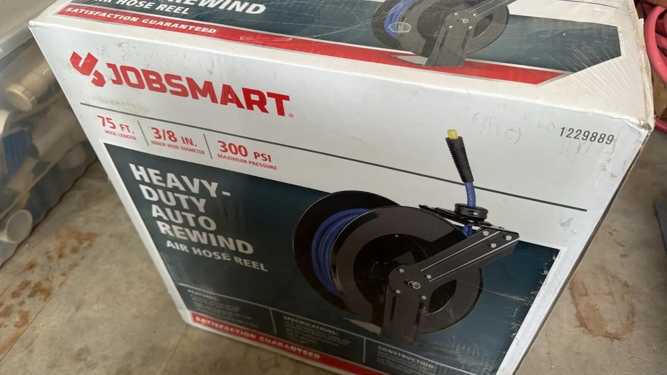 Unused JobSmart 75' 3/8" auto retracting air hose reel