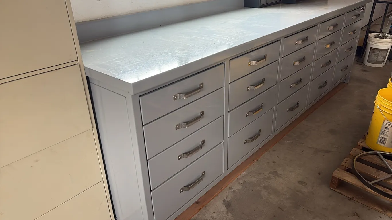 10.1"x31"x38" 20-Drawer HD workbench