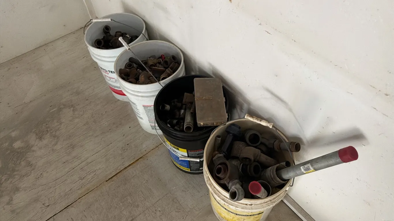 Large quantity of assorted pipe fittings